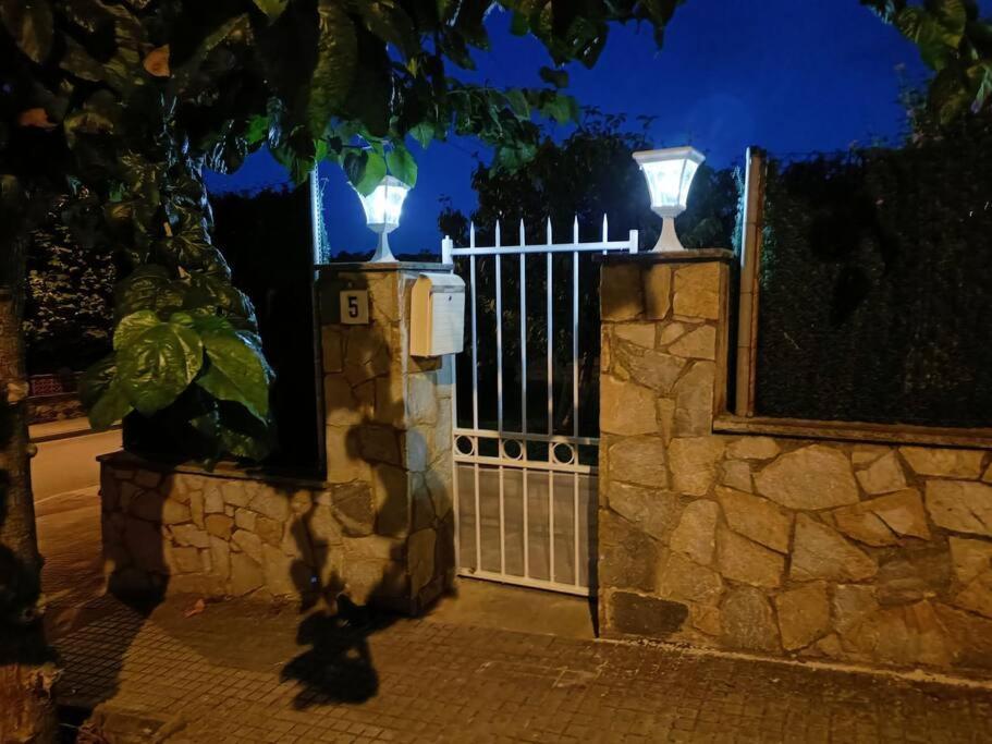 Вилла Casa Con Jardin Y Piscina Privada. Santa Eulalia de Ronsana Экстерьер фото