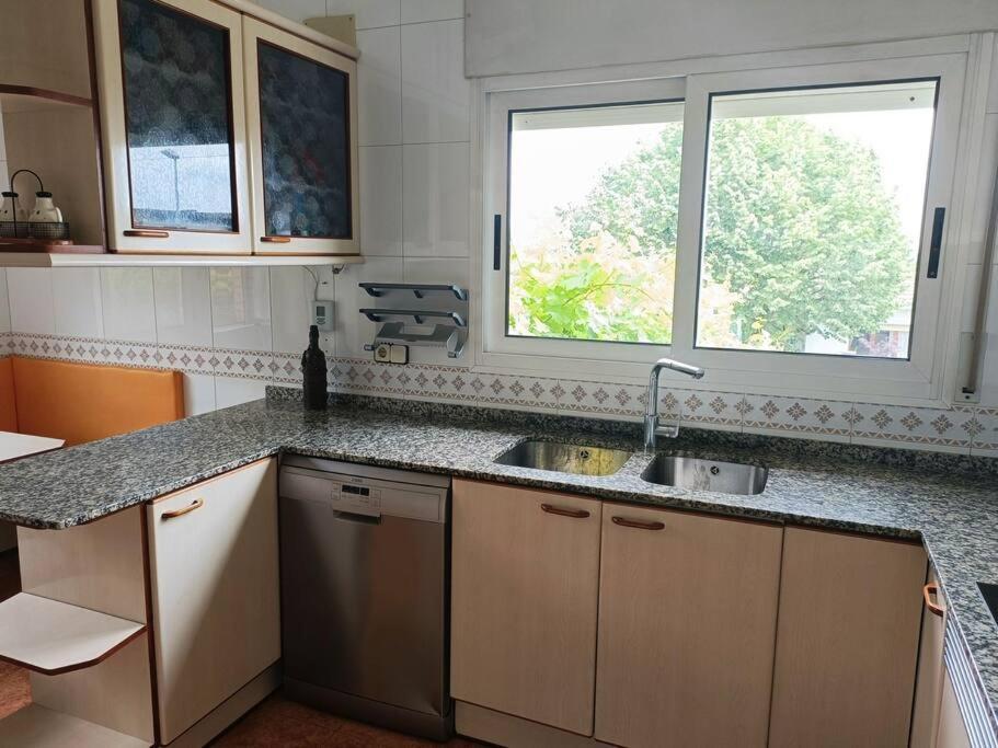 Вилла Casa Con Jardin Y Piscina Privada. Santa Eulalia de Ronsana Экстерьер фото