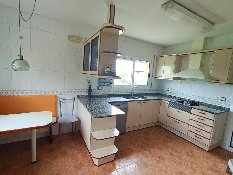 Вилла Casa Con Jardin Y Piscina Privada. Santa Eulalia de Ronsana Экстерьер фото