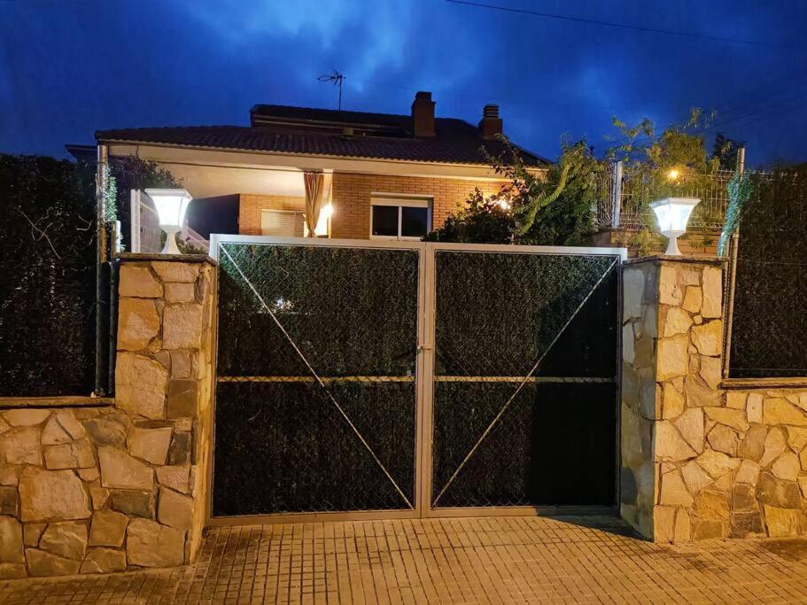 Вилла Casa Con Jardin Y Piscina Privada. Santa Eulalia de Ronsana Экстерьер фото
