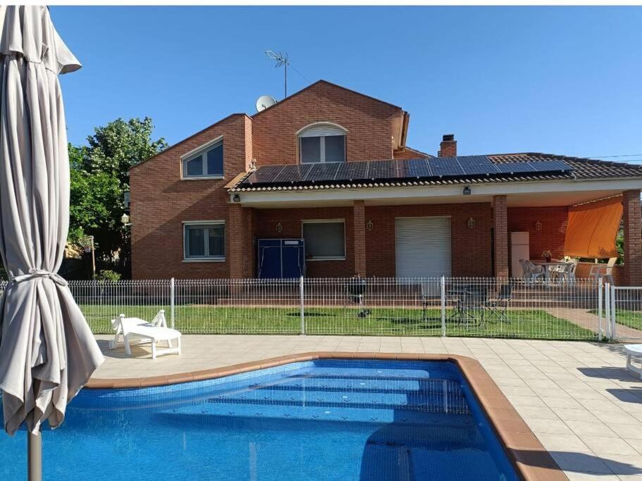 Вилла Casa Con Jardin Y Piscina Privada. Santa Eulalia de Ronsana Экстерьер фото
